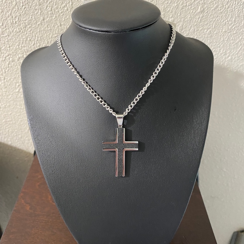 Mens cross